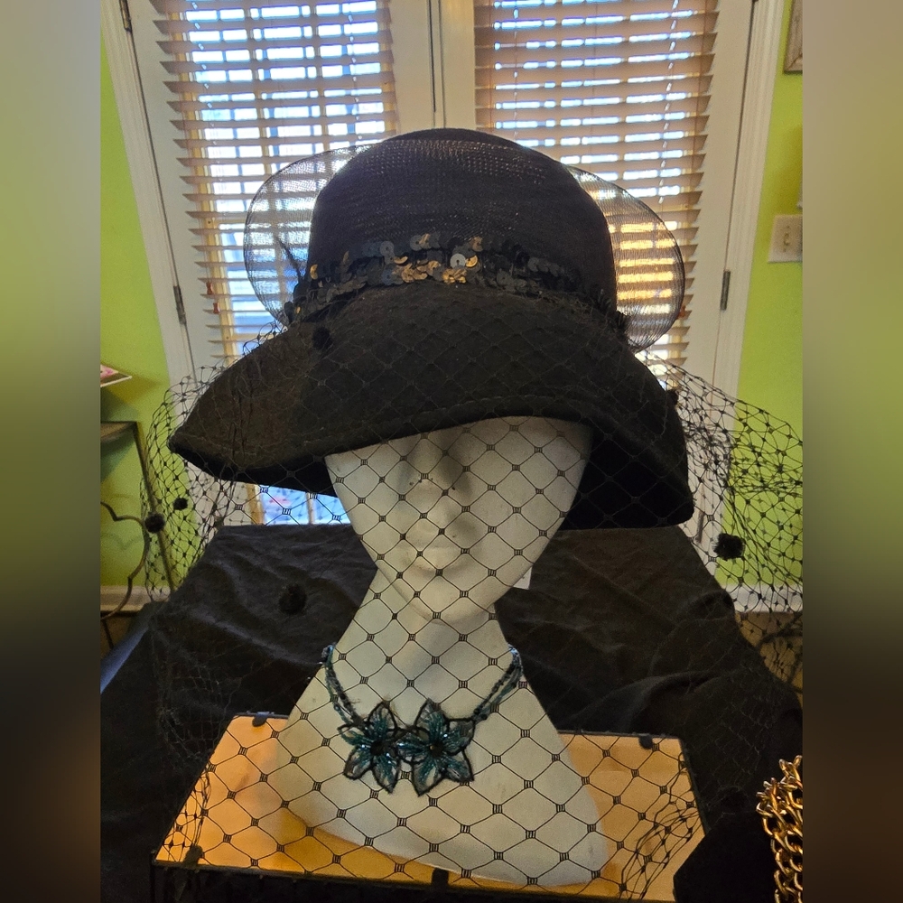 Elegant Black Vintage Hat with Veil